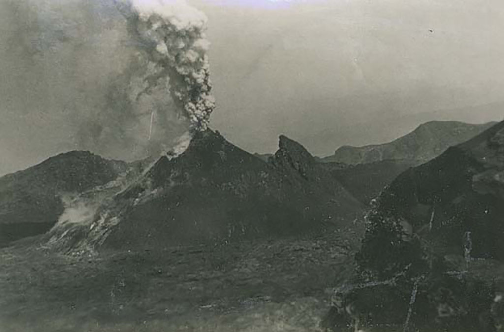 Vesuvius 1934. Smoking cone. Photo courtesy of Rick Bauer.