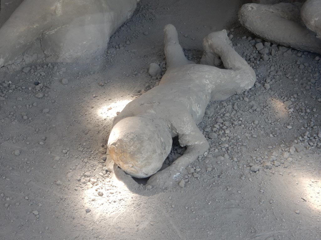 I.21.6 Pompeii. May 2016. Detail of plaster cast of the impression of a body. Victim 40. Photo courtesy of Buzz Ferebee.