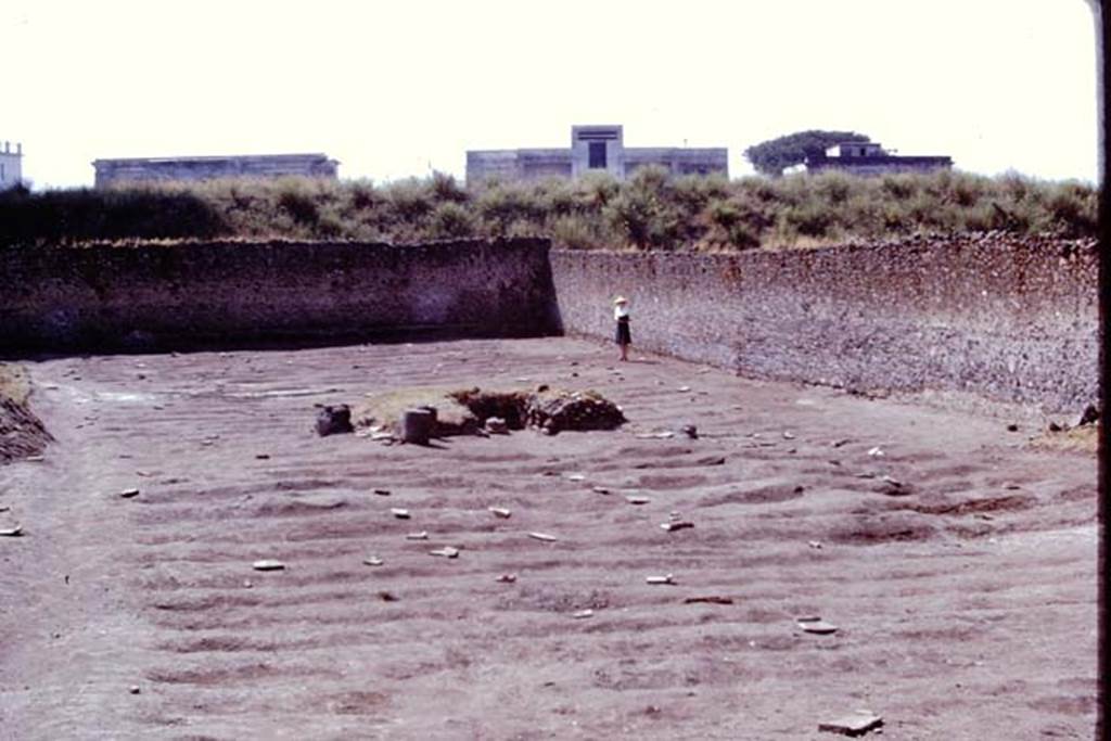 I.21.6 Pompeii, 1973. Looking towards triclinium and south-west corner. Photo by Stanley A. Jashemski. 
Source: The Wilhelmina and Stanley A. Jashemski archive in the University of Maryland Library, Special Collections (See collection page) and made available under the Creative Commons Attribution-Non Commercial License v.4. See Licence and use details. J73f0662
