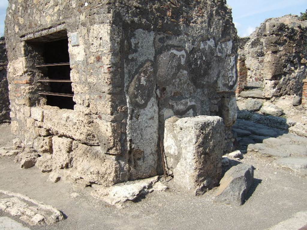 Pompeii. Street shrine at VI.1.19, looking north-east. September 2005. 
Street shrine at side of deep well. A lararium painting was above the altar, on the south side of the deep well.
