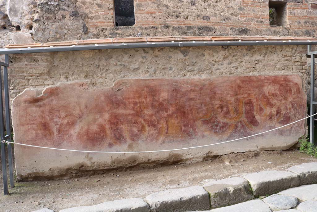 VII.11.13/12, Pompeii. December 2018. 
Street shrine between doorways VII.11.3, on left, and VII.11.12, on right, on Vicolo del Lupanare. Photo courtesy of Aude Durand.
