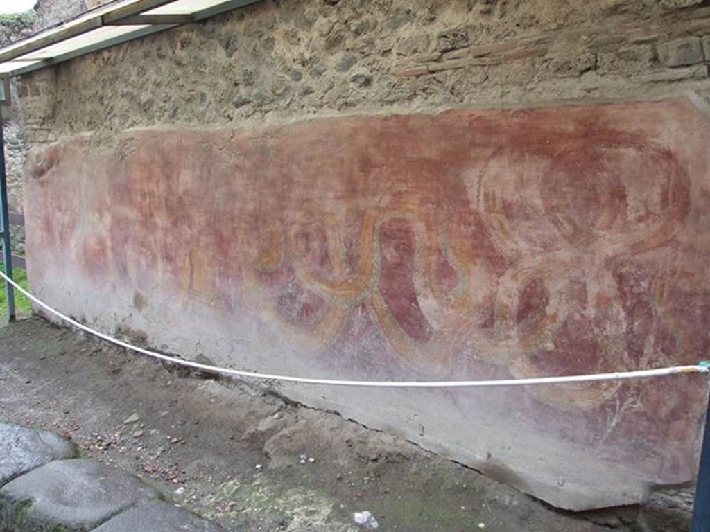 VII.11.13  Pompeii. December 2005. Painted street shrine on outside wall.  