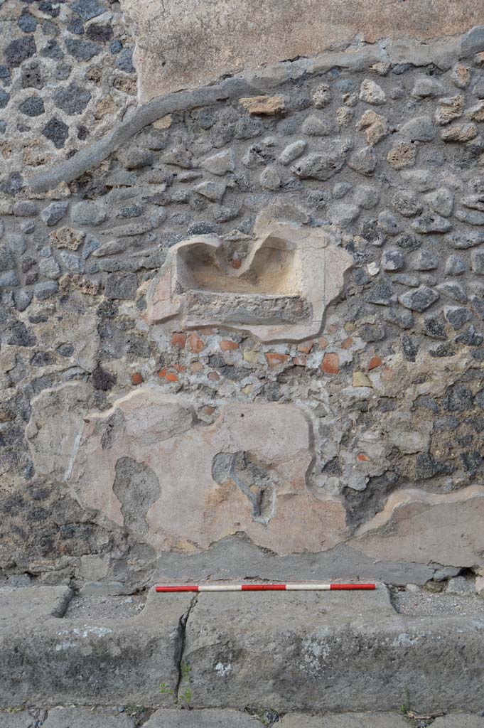 Street shrine at IX.2.12, Pompeii. October 2018. Detail of street altar, looking north.
Foto Taylor Lauritsen, ERC Grant 681269 DÉCOR.
