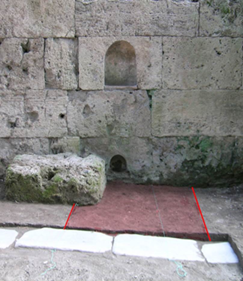 The two niches and area excavated in red.