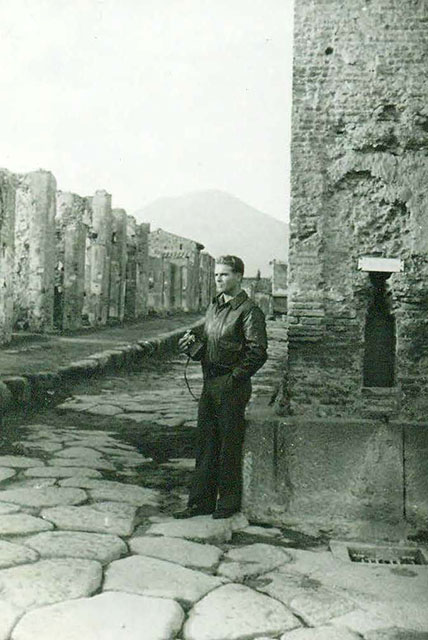 Arch of Caligula. About 1900. South side, looking north to Tower XI, the Tower of Mercurio. Photo courtesy of Rick Bauer.