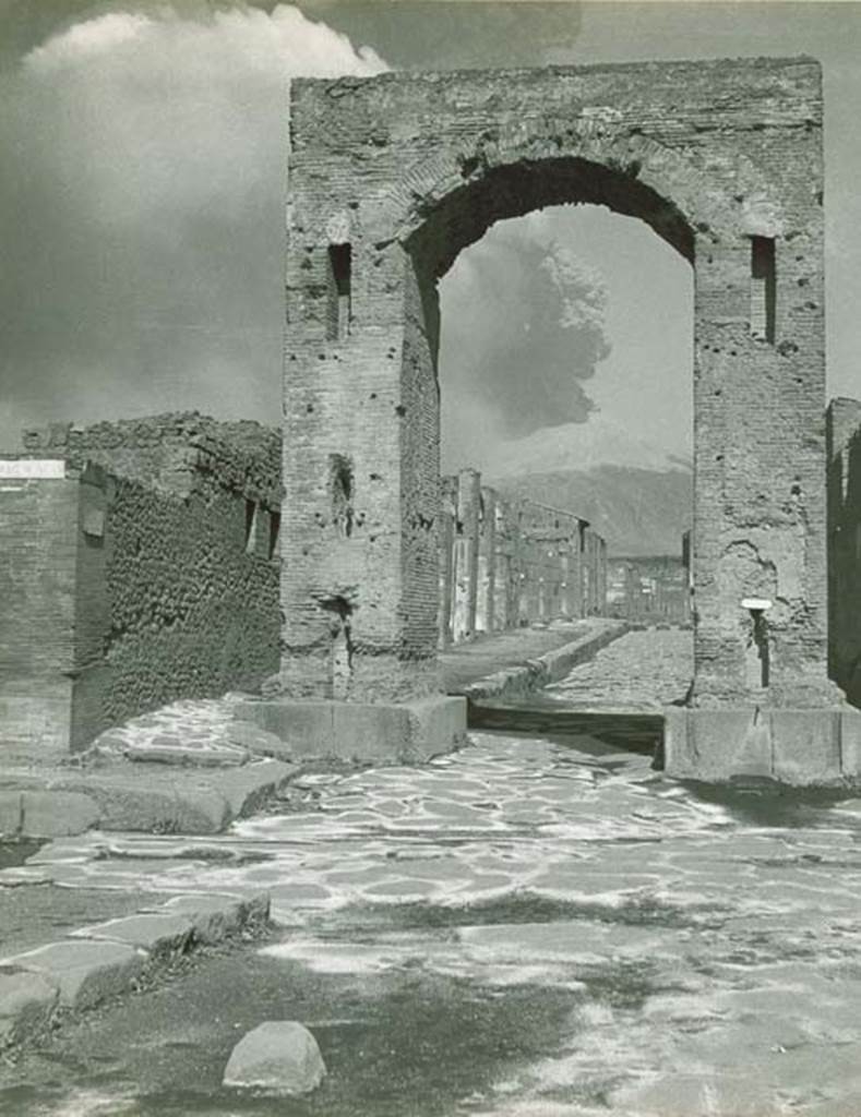 Arch of Caligula, at south end of Via Mercurio. From an album dated c.1875-1885. Looking north.
Photo courtesy of Rick Bauer.
