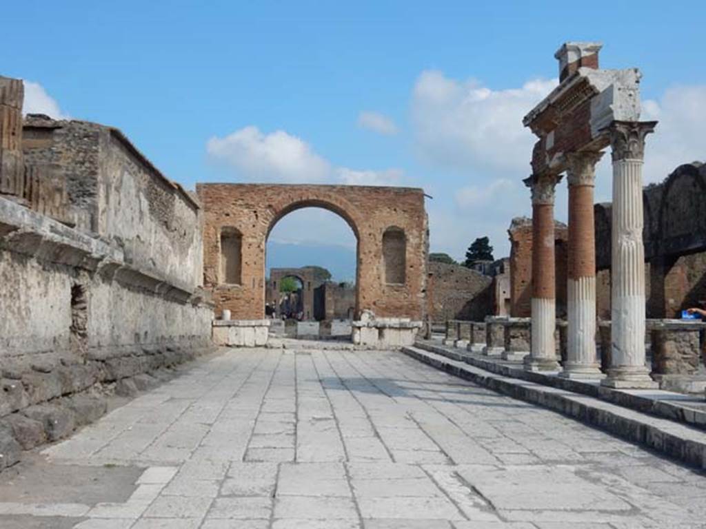 Arch at north-east end of the Forum. May 2015. Looking north to south side,. Photo courtesy of Buzz Ferebee.