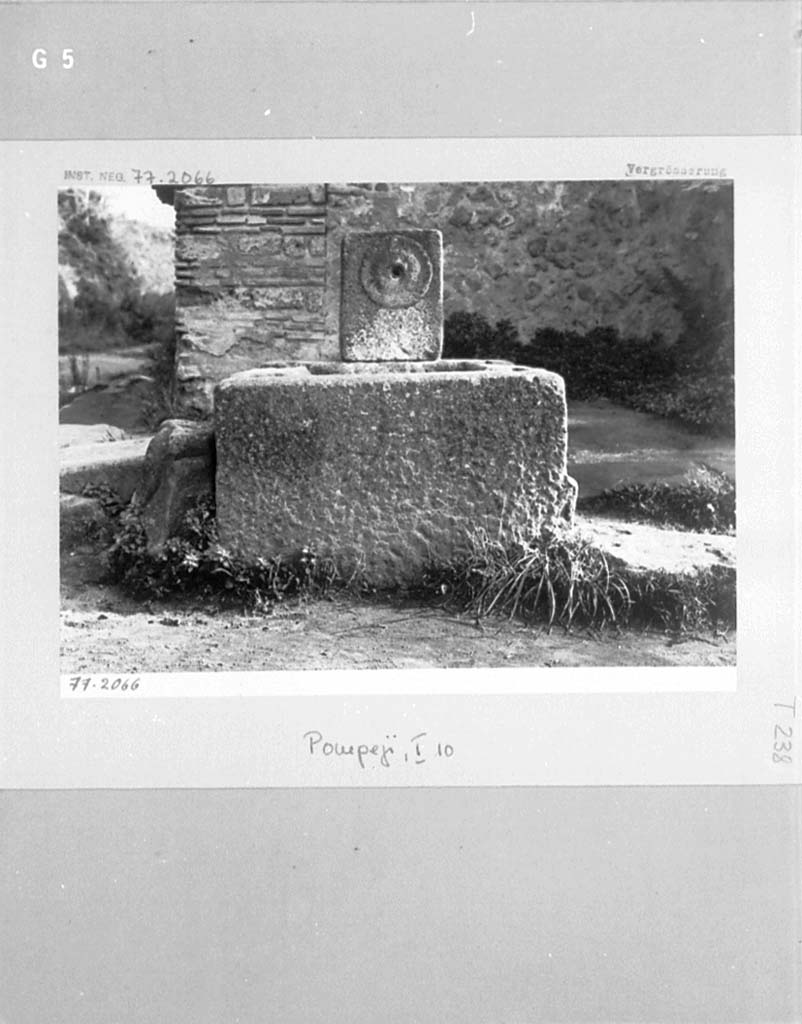 Fountain at I.10.1, Pompeii. Old undated photograph. A wall blocks the Vicolo di Paquius Proculus.