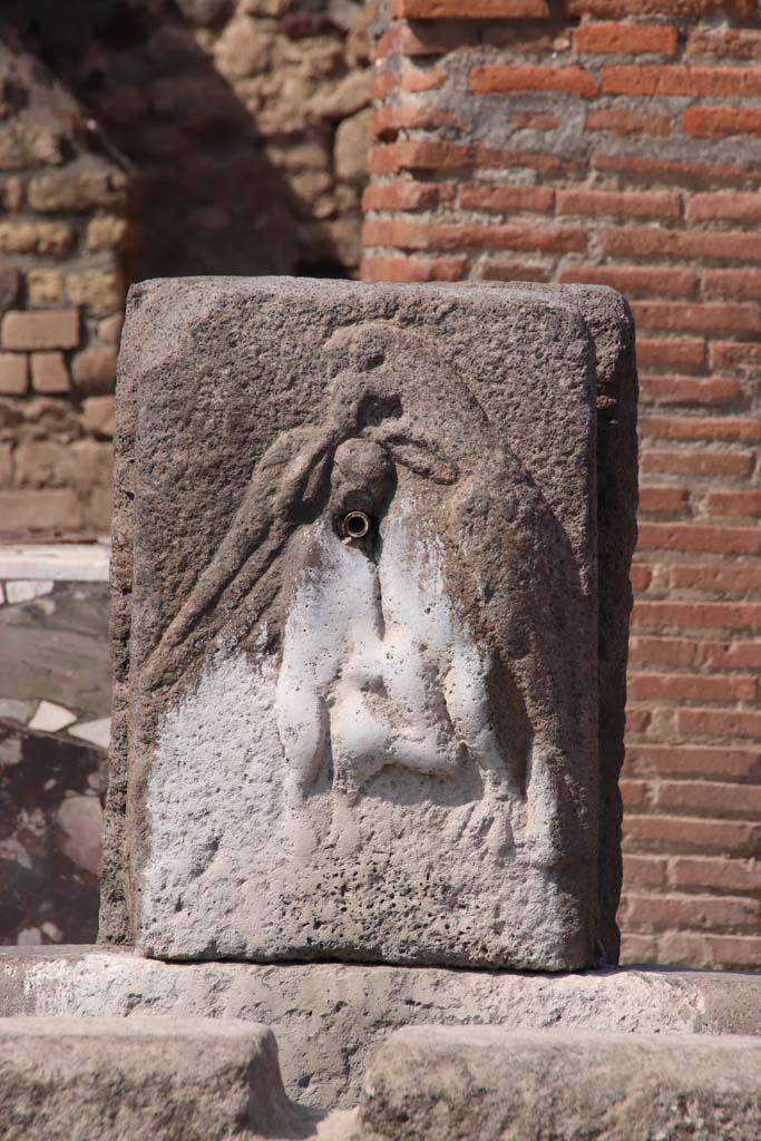 Fountain outside VI.3.20 September 2005. Bas-relief of an eagle holding a hare in its talons.