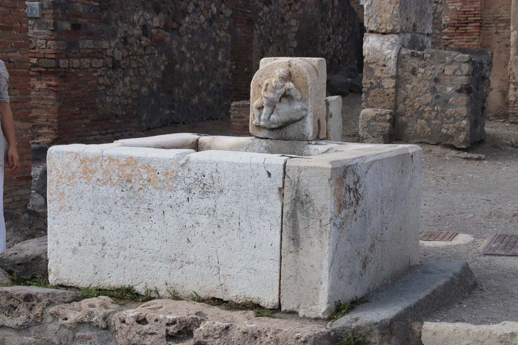 Fountain outside VI.14.17 Pompeii. September 2017. Looking north. Photo courtesy of Klaus Heese.