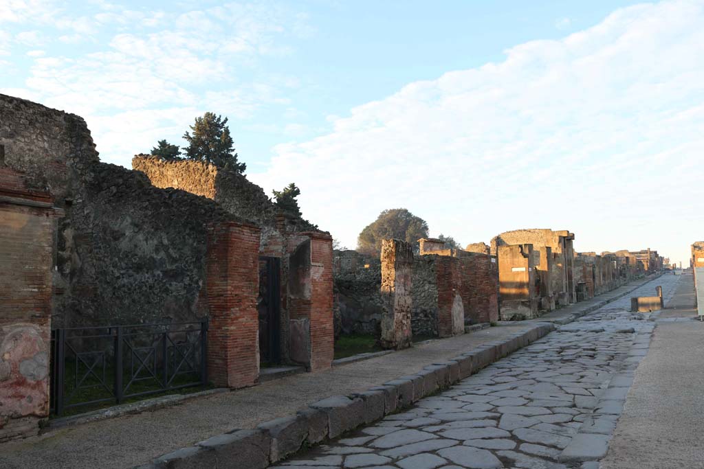 Fountain outside VII.14.13 and VII.14.14 on Via dell’Abbondanza, south side, Pompeii. December 2018. Looking west along VIII.4.  Photo courtesy of Aude Durand.
