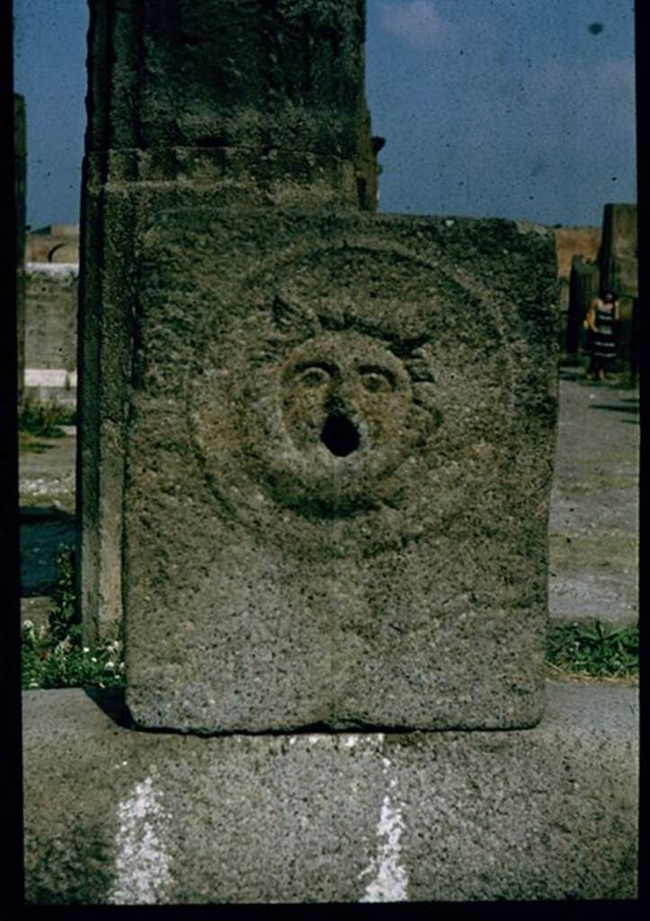 Outside VIII.2.11, Pompeii. Face of gorgon on fountain on Via delle Scuole.
Photographed 1970-79 by Günther Einhorn, picture courtesy of his son Ralf Einhorn.

