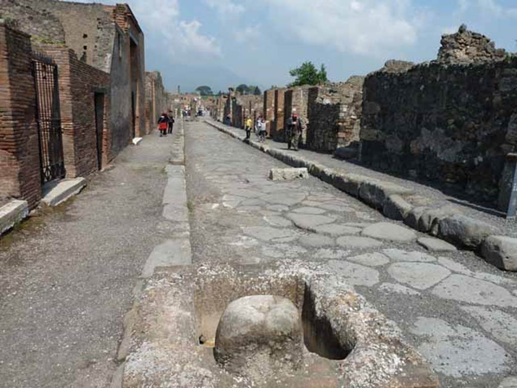 Fountain outside VIII.2.20 on Via delle Scuole, Pompeii. May 2010. Rear of fountain. Looking north between VIII.2 and VIII.3.