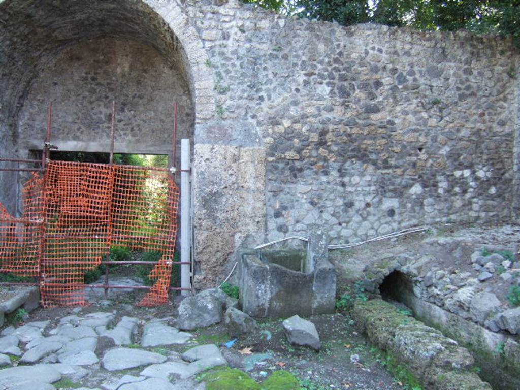 Pompeii Stabian Gate. September 2010. Looking down drain out of city south towards wall. Photo courtesy of Drew Baker.