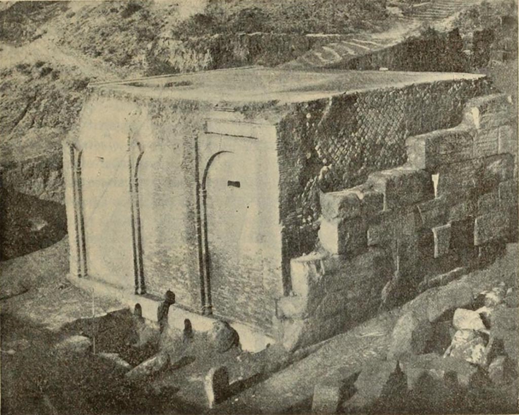 Castellum Aquae Pompeii. 1902 excavation photo of water tower and Porta Vesuvio.
The east wall is constructed in opus reticulatum, the same as the west wall.
The walls of the gate are older than the Castellum Aquae which has been cut into them.
The north wall, also leaning against the walls of the city, is of rougher construction, and is not parallel to the south wall. 
See Notizie degli Scavi di Antichità, 1903, p. 28, fig. 3.
See Notizie degli Scavi di Antichità, 1906, p. 97-100.
