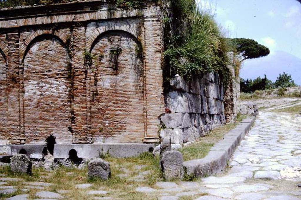 Castellum Aquae, Pompeii. 1964. Looking north, with Vesuvian Gate on the right.  Photo by Stanley A. Jashemski.
Source: The Wilhelmina and Stanley A. Jashemski archive in the University of Maryland Library, Special Collections (See collection page) and made available under the Creative Commons Attribution-Non Commercial License v.4. See Licence and use details.
J64f1619

