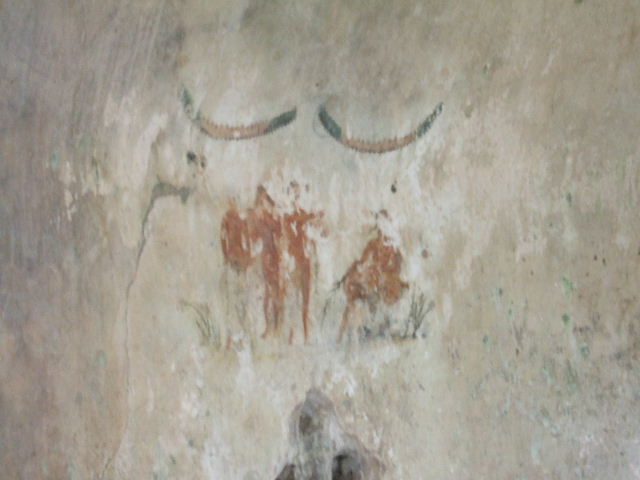 Castellum Aquae Pompeii. April 2015. Painted figures above inlet channel. 
The water could be stopped by a sluice which was in front of the mouth of the channel. Traces of iron staples remain in the wall. See Notizie degli Scavi di Antichità, 1903, p. 27.  Photo courtesy of Sharon M. Wolf.

