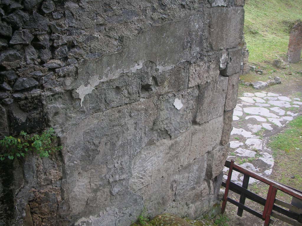 Nola Gate, Pompeii. May 2010. Detail of north exterior wall of gate at west end. Photo courtesy of Ivo van der Graaff.