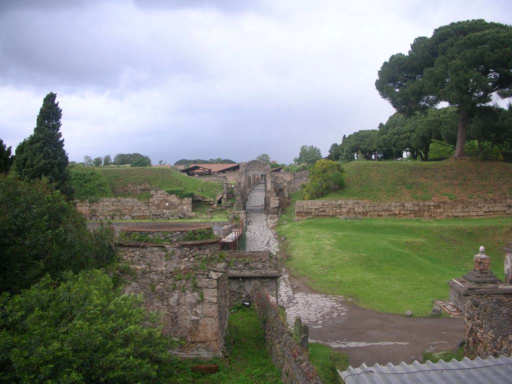 Pompeii Porta di Nocera. April 2019. Looking north to gate in walls leading to Via di Nocera. 
Photo courtesy of Rick Bauer.
