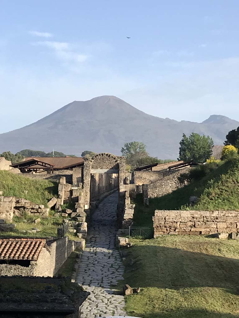 Pompeii Porta di Nocera. December 2018. Looking north through gate to Via di Nocera. Photo courtesy of Aude Durand.
