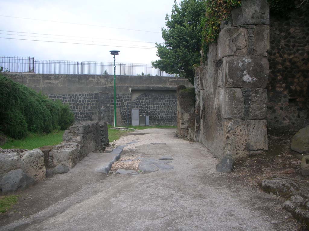 Porta Sarno or Sarnus Gate. September 2005. Looking out of the city along the north side.