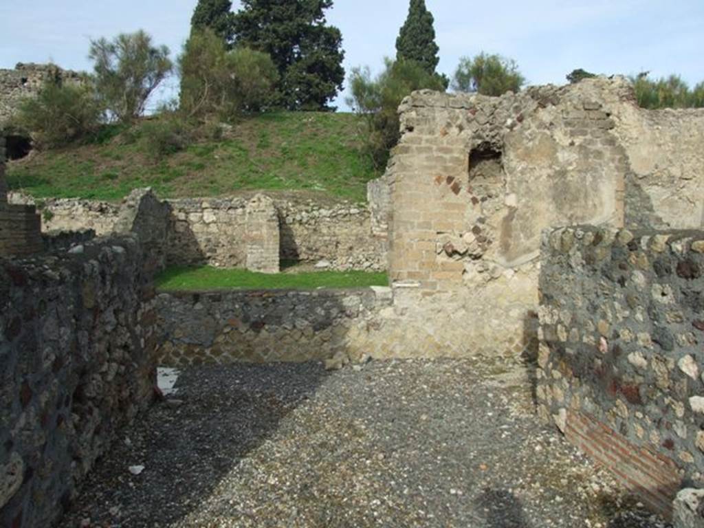 VI.5.3 Pompeii. December 2007.  Room 3 at front, the north ala. According to Garcia y Garcia, in 1943 a bomb fell near the atrium causing the total destruction of the north ala, and of the three adjacent rooms. The north perimeter wall that separated this from the other dependent area at VI.5.2 was destroyed, as well as an interesting 4th style architectural decoration.
In 1976 there was a restoration, that was neither precise nor total. See Garcia y Garcia, L., 2006. Danni di guerra a Pompei. Rome: L’Erma di Bretschneider. (p.75)
