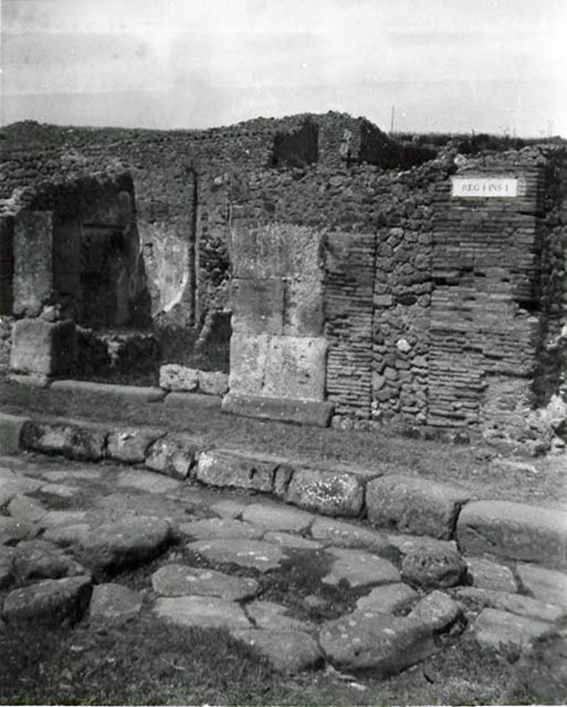 10101-warscher-codex-61-640.jpg
I.1.1 Pompeii. 1936, photo taken by Tatiana Warscher. Looking towards entrance at southern end of the insula. See Warscher T., 1936. Codex Topographicus Pompeianus: Regio I.1, I.5. Rome: DAIR, whose copyright it remains. (no.11)

