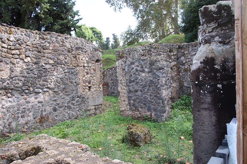 I.1.1 Pompeii. October 2024. 
Looking towards south end of east wall, with doorway leading to rear at I.1.10, in centre. Photo courtesy of Klaus Heese.
