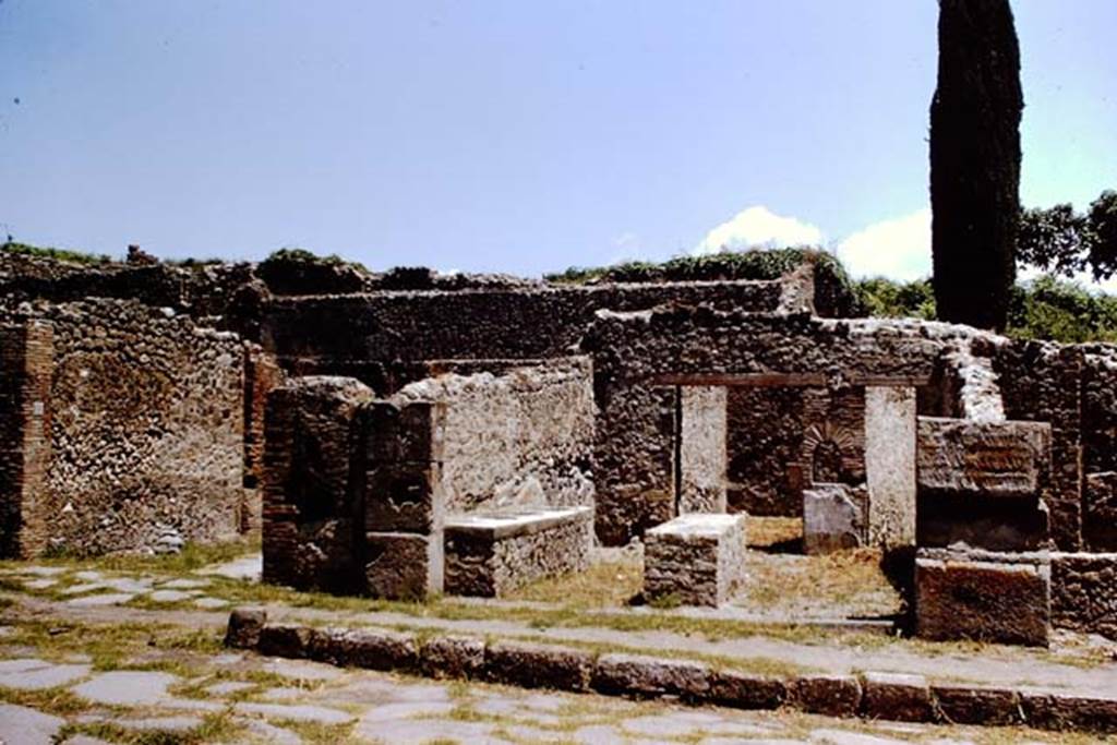 I.1.2 Pompeii, on right. 1966. Looking east from Via Stabiana. Photo by Stanley A. Jashemski.
Source: The Wilhelmina and Stanley A. Jashemski archive in the University of Maryland Library, Special Collections (See collection page) and made available under the Creative Commons Attribution-Non Commercial License v.4. See Licence and use details.
J66f0198
