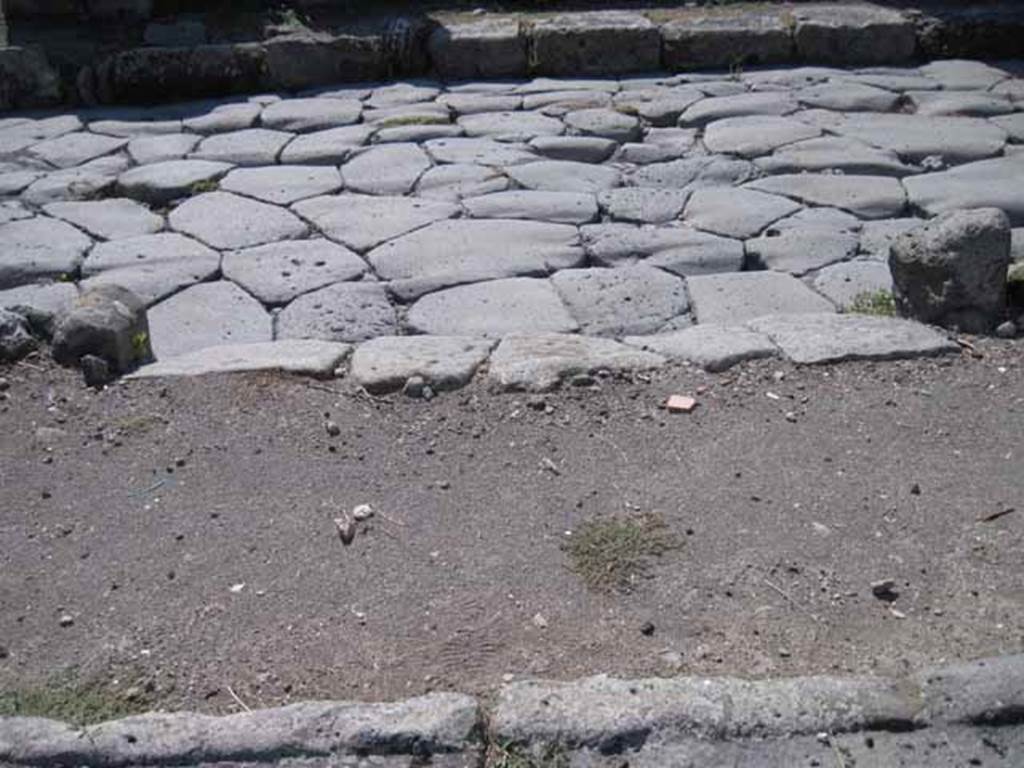 I.1.8 Pompeii. September 2010. Detail of sloping pavement onto Via Stabiana, looking west. Photo courtesy of Drew Baker.
