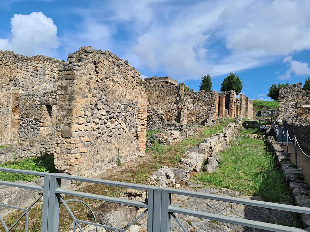 I.2.1 Pompeii with other entrance at I.2.32, on left, in the side wall on Vicolo del Conciapelle. 
Looking east. October 2024. Photo courtesy of Klaus Heese.
