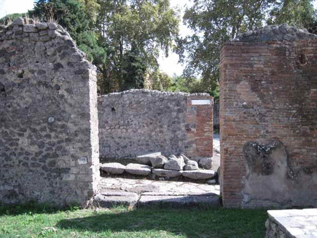 1.2.1 Pompeii. September 2010. Doorway in south wall of bar-room onto Vicolo del Conciapelle. Interior of doorway I.2.32, looking south onto Vicolo del Conciapelle. According to Fiorelli, on the right (west) of the doorway would have been the hearth. Photo courtesy of Drew Baker.
