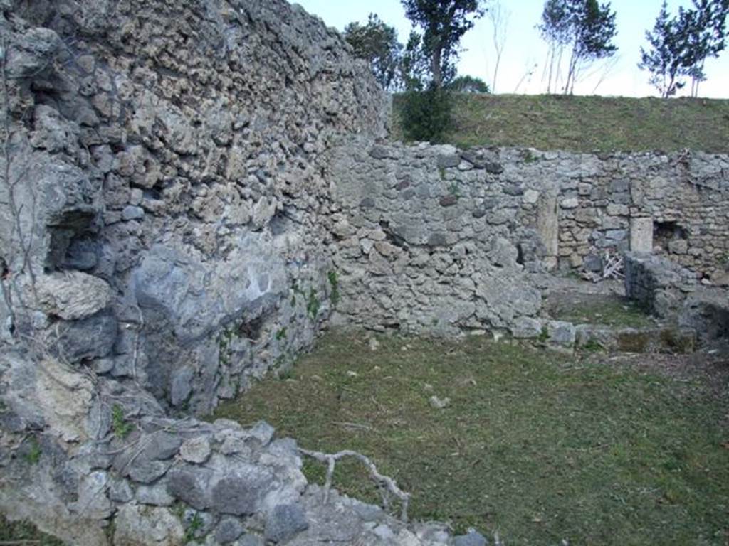 I.2.20 Pompeii.  March 2009.  Looking east across small atrium area to entrance corridor.