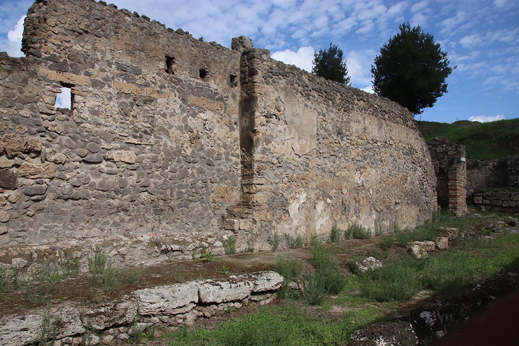 I.2.24-23 Pompeii. October 2024. Looking north-east on Vicolo del Conciapelle. Photo courtesy of Klaus Heese.