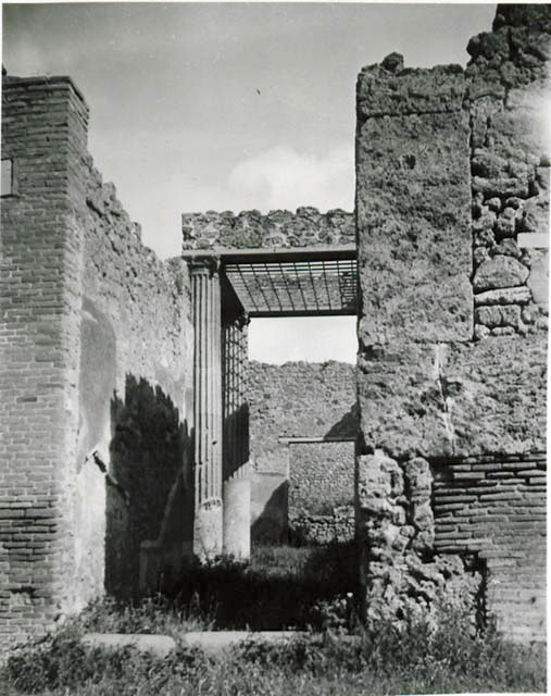 I.2.28 Pompeii. 1937-39. Looking north to entrance doorway, and west side of entrance corridor. Photo courtesy of American Academy in Rome, Photographic Archive.  Warsher collection no. 1498a

