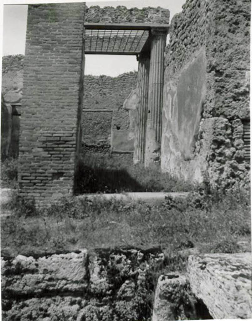 I.2.28 Pompeii. 1937-39. Looking north to entrance doorway, and east side of entrance corridor. Photo courtesy of American Academy in Rome, Photographic Archive.  Warsher collection no. 1498
