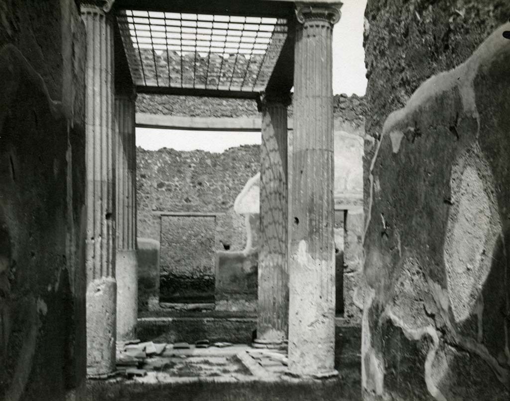 I.2.28 Pompeii. c.1900-1930. Looking from entrance corridor across atrium to the tablinum.
Photo by Esther Boise Van Deman © American Academy in Rome. VD_Archive_Ph_210.