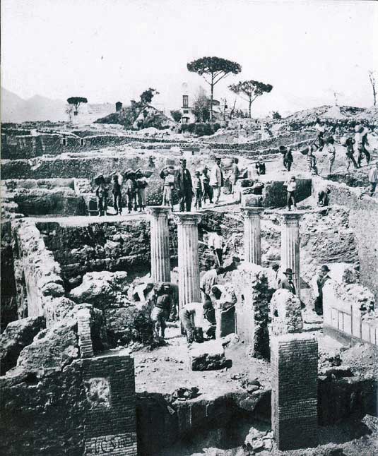 I.2.28 Pompeii. September 2010. Detail of column base of the south-west column. Photo courtesy of Drew Baker.
