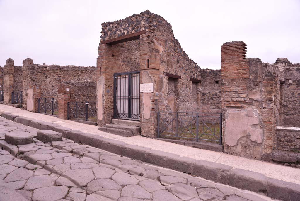 I.4.4, Pompeii. October 2019. Looking north-east on Via Stabiana, with doorway to shop, second entrance from right.  
Foto Tobias Busen, ERC Grant 681269 DÉCOR.
