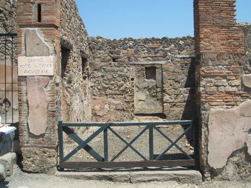 I.4.4 Pompeii. May 2005. Entrance. CIL IV 1006 was found here, in red and black writing:
Ceium  Secundum
Cuspium  aed(ilem)  o(ro)  v(os)  f(aciatis).
See Pagano, M. and Prisciandaro, R., 2006. Studio sulle provenienze degli oggetti rinvenuti negli scavi borbonici del regno di Napoli Naples : Nicola Longobardi. 
(p.168)
