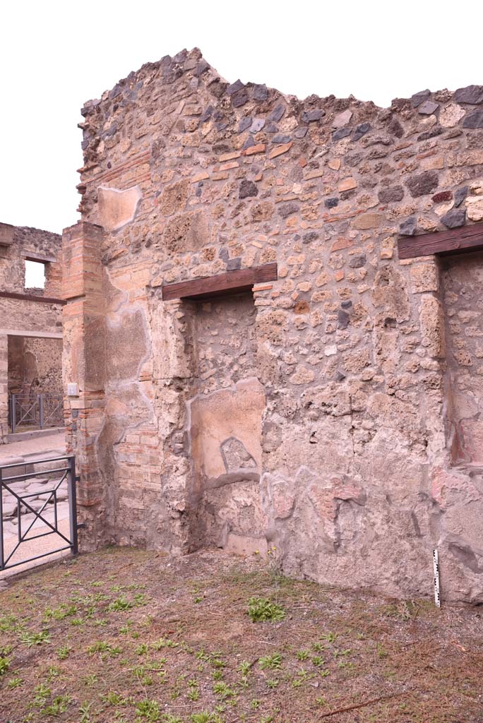 I.4.4 Pompeii. October 2019. West end of north wall with niche/recess.
Foto Tobias Busen, ERC Grant 681269 DÉCOR.
