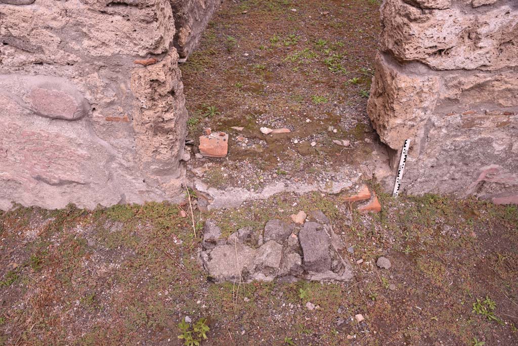 I.4.4 Pompeii. October 2019. Detail of threshold/step into rear room.
Foto Tobias Busen, ERC Grant 681269 DÉCOR.
