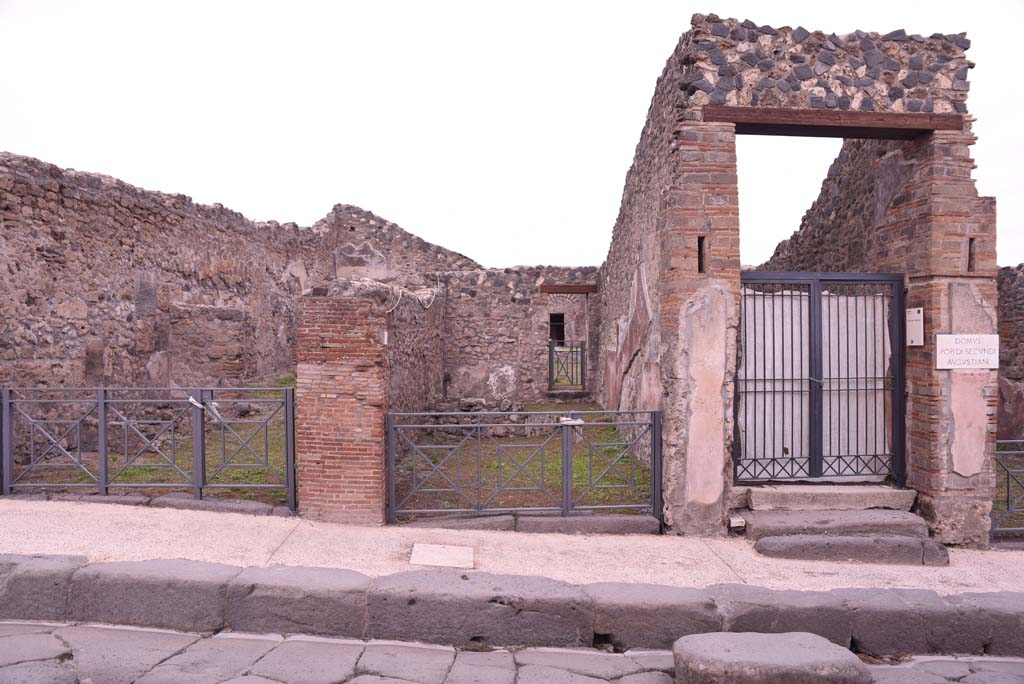 I.4.6 Pompeii, in centre, with I.4.7, on left, and I.4.5, on right. October 2019. Looking east towards entrance doorways. 
Foto Tobias Busen, ERC Grant 681269 DÉCOR.

