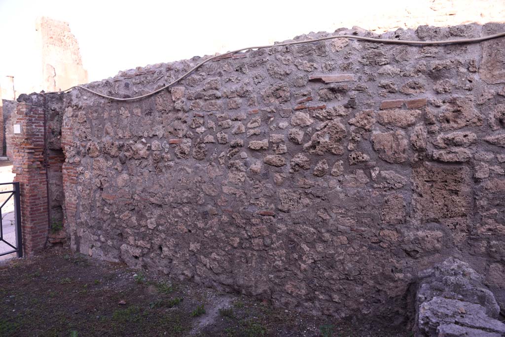 I.4.6 Pompeii. October 2019. North wall of shop-room, at west end.
Foto Tobias Busen, ERC Grant 681269 DÉCOR.



