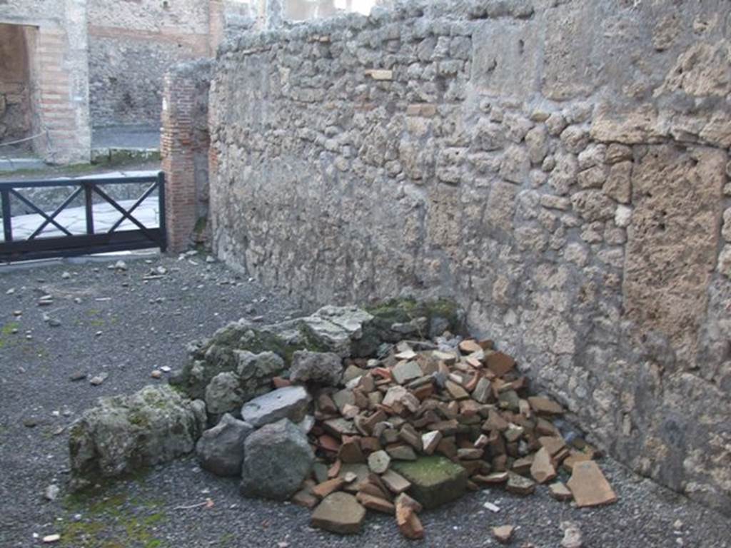 I.4.6 Pompeii. December 2007. Remains of wall separating rear room from shop. Looking west towards shop entrance.