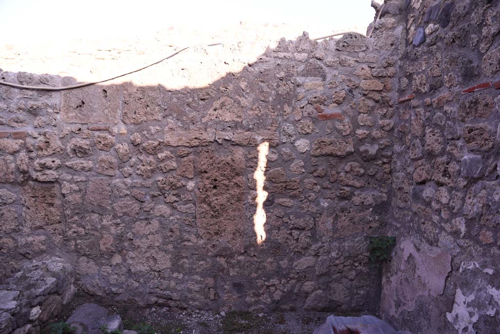 I.4.6 Pompeii. October 2019. Rear room, north wall, and north-east corner, on right. 
Foto Tobias Busen, ERC Grant 681269 DÉCOR.
