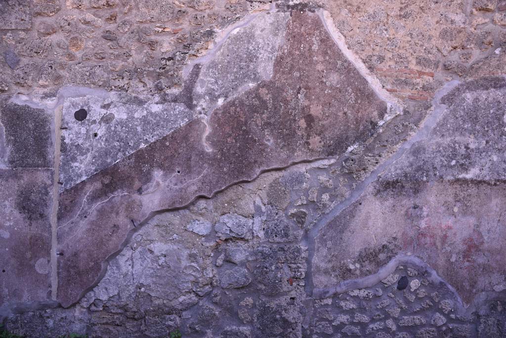 I.4.6 Pompeii. October 2019. Detail from south wall of shop-room, and line of stairs in plasterwork.
Foto Tobias Busen, ERC Grant 681269 DÉCOR.
