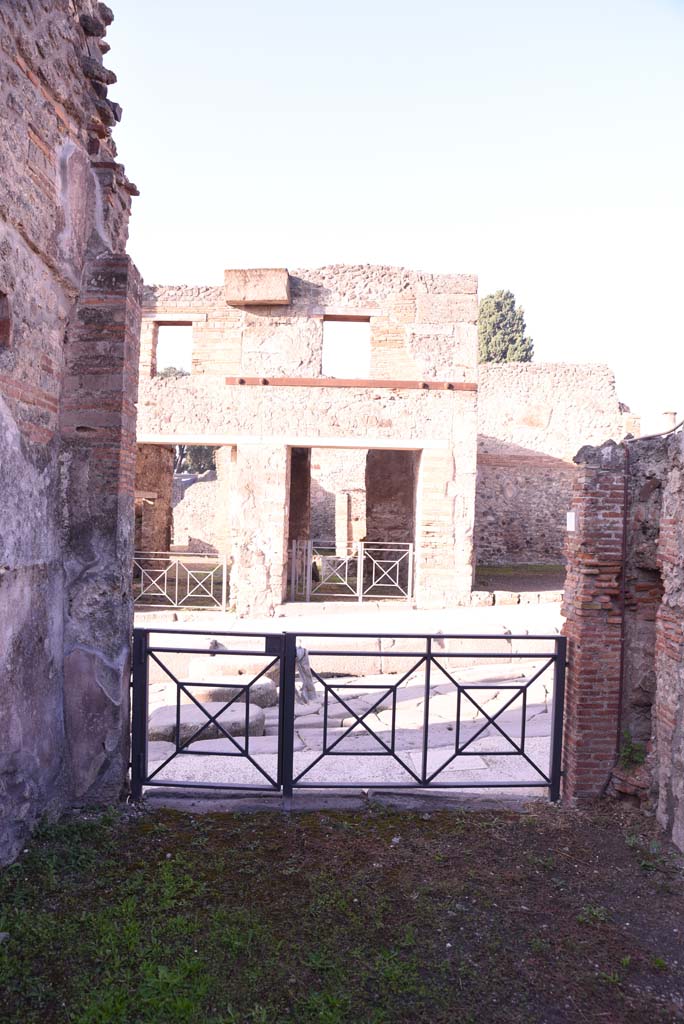 I.4.6 Pompeii. October 2019. Looking west towards entrance doorway onto Via Stabiana.
Foto Tobias Busen, ERC Grant 681269 DÉCOR.

