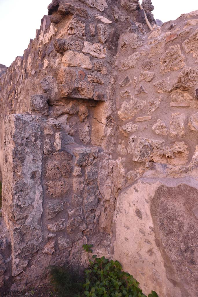 I.4.7 Pompeii. October 2019. Niche/recess at south end of east wall of “middle” room.
Foto Tobias Busen, ERC Grant 681269 DÉCOR.
