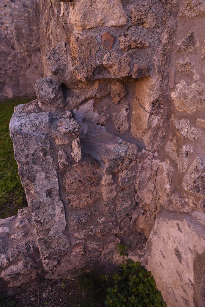 I.4.7 Pompeii. October 2019. Detail of niche/recess in east wall of “middle” room. 
Foto Tobias Busen, ERC Grant 681269 DÉCOR.
